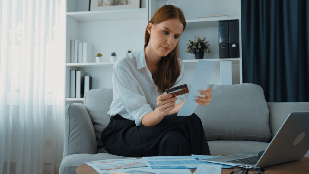 Juros Rotativos: Como Negociar com a Administradora do Seu Cartão