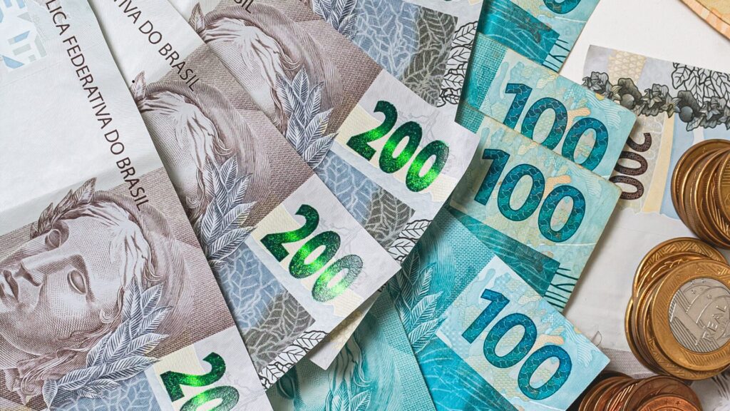 3 sinais de que seu contrato “come” seu salário